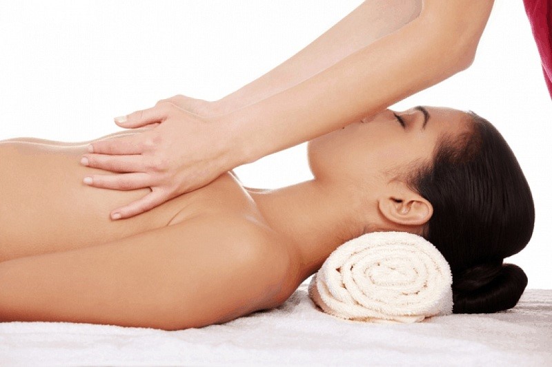 Yoni massage là những tác động nhẹ nhàng tới vùng nhạy cảm trên cơ thể